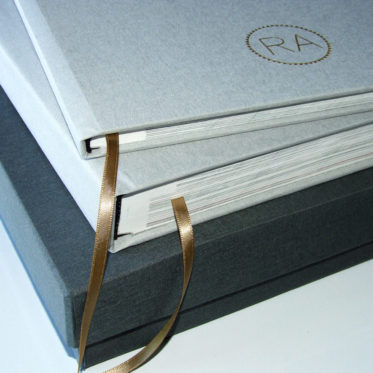 directorios, livros de honra de hotel e dossiers personalizados